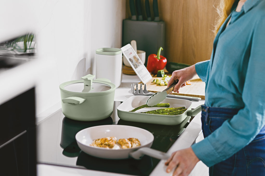 BergHOFF Serving Tongs - Balance Series 27cm with Silicone Tips and Lockable Handle for Storage